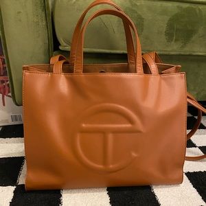 MEDIUM TELFAR SHOPPING BAG IN TAN!